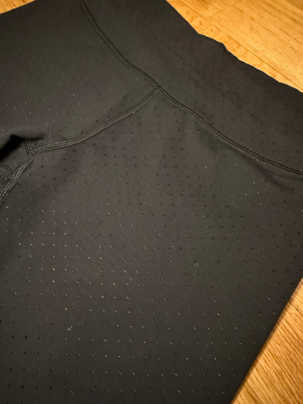 Lululemon Black Crop Leggings Size 6 Raised Dot Textured Criss Cross Waist 23"